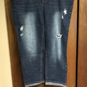 Distressed boyfriend jean